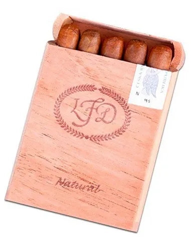 La Flor Dominicana Carajos