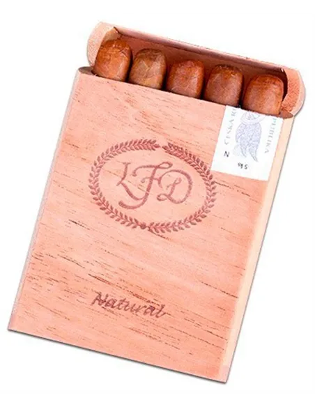 La Flor Dominicana Carajos