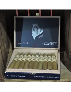 Сигара Caldwell Eastern Standard Dos Firmas Caldwell Signature Piramide con Cabeza Connecticut