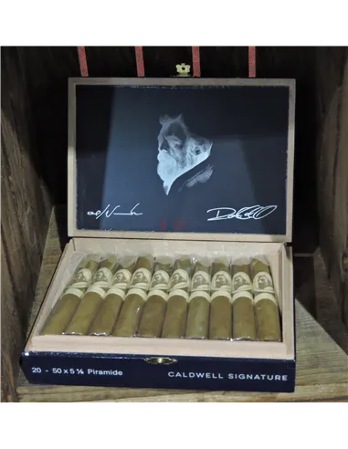Сигара Caldwell Eastern Standard Dos Firmas Caldwell Signature Piramide con Cabeza Connecticut