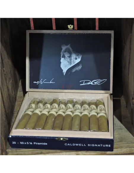 Сигара Caldwell Eastern Standard Dos Firmas Caldwell Signature Piramide con Cabeza Connecticut